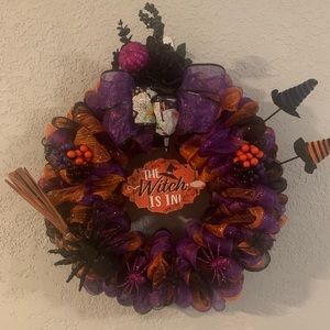 😊 Handmade Halloween wreath the witch is in